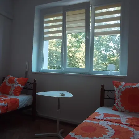 Steady Guests Rooms, Βάρνα