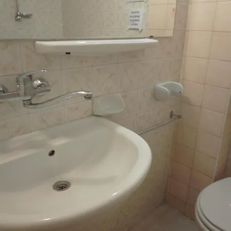 Steady Guests Rooms, Δωμάτια σε οικογενειακή κατοικία Βάρνα