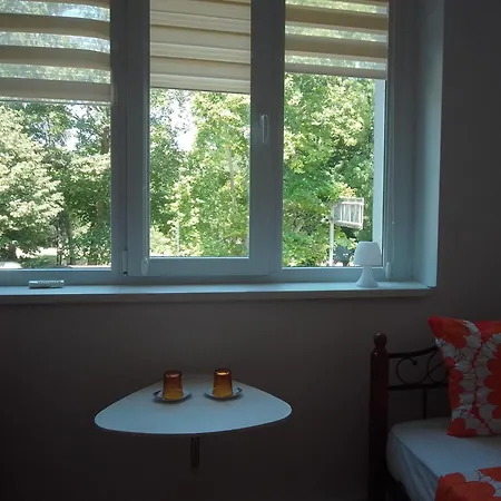 Δωμάτια σε οικογενειακή κατοικία Steady Guests Rooms,